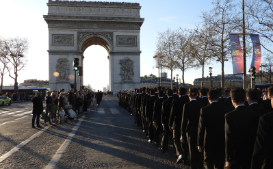 Les élèves des Lycées au tombeau du soldat inconnu