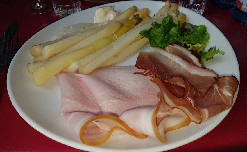 spécialité jambon asperges avec sauces